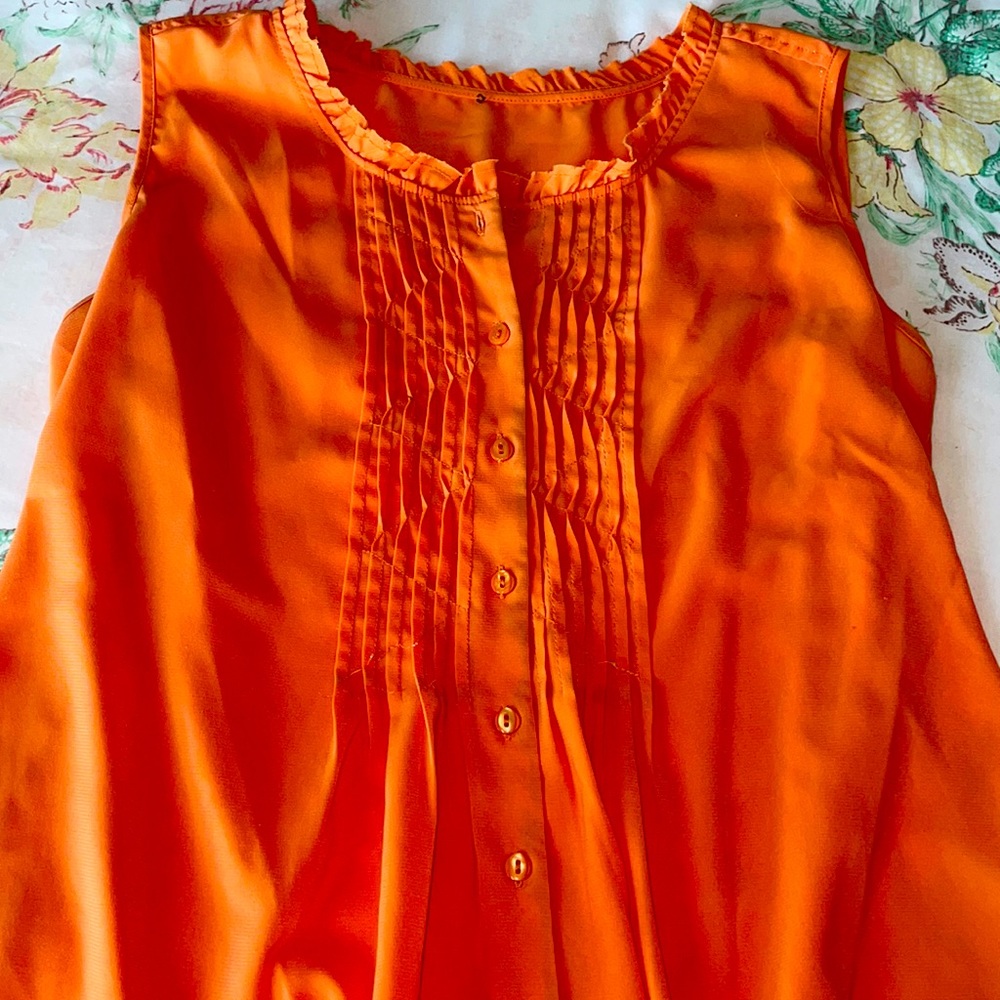 Used sleeveless tunic length blouse with ruffled collar & pleats